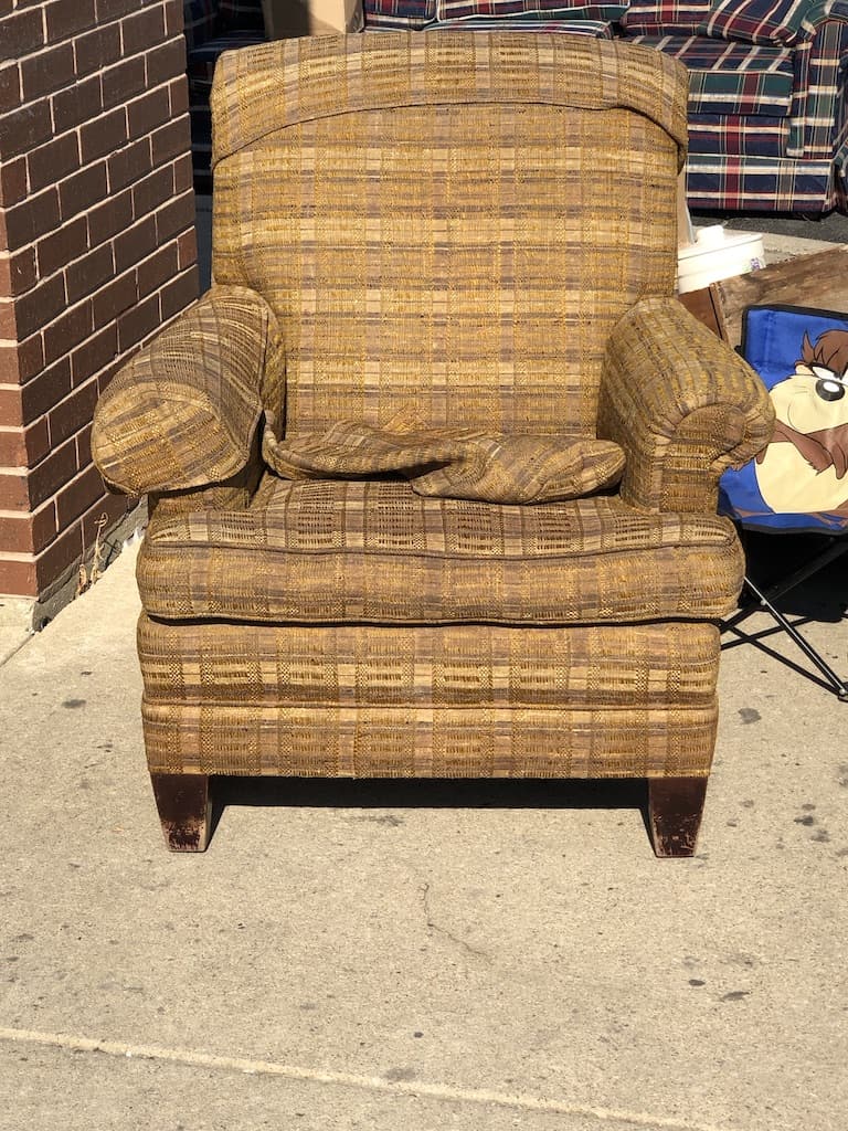 Photo of an ugly yellow chair found at a resale shop