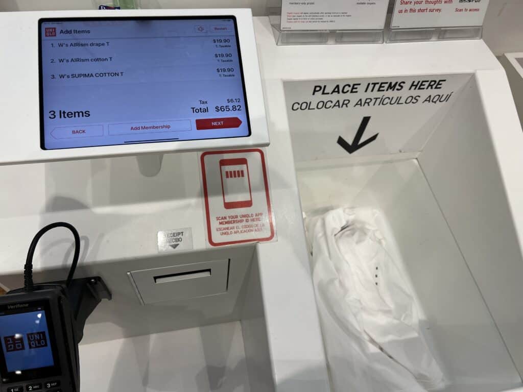 The scanless checkout at Uniqlo. 