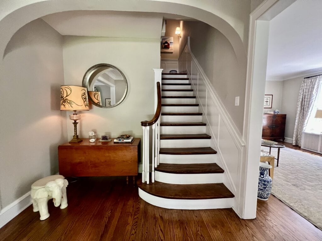 Photo of the entry foyer and the staircase, with use the same paint color for interior design flow. 