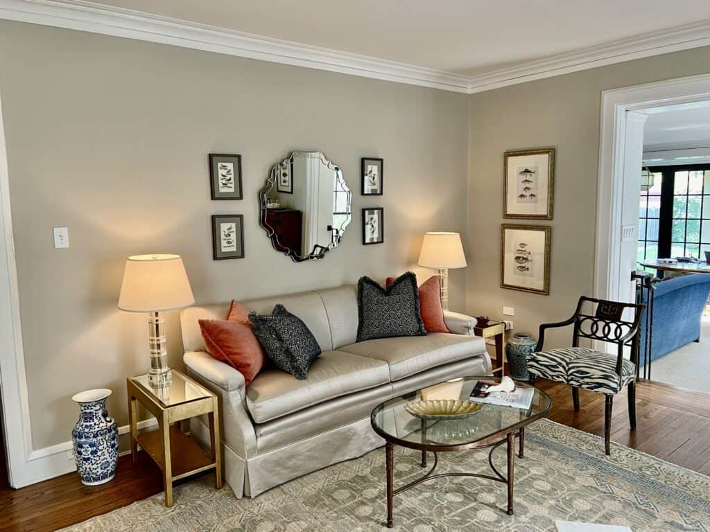 The living room with different lamps, but with similar shades to enhance the sense of flow. 