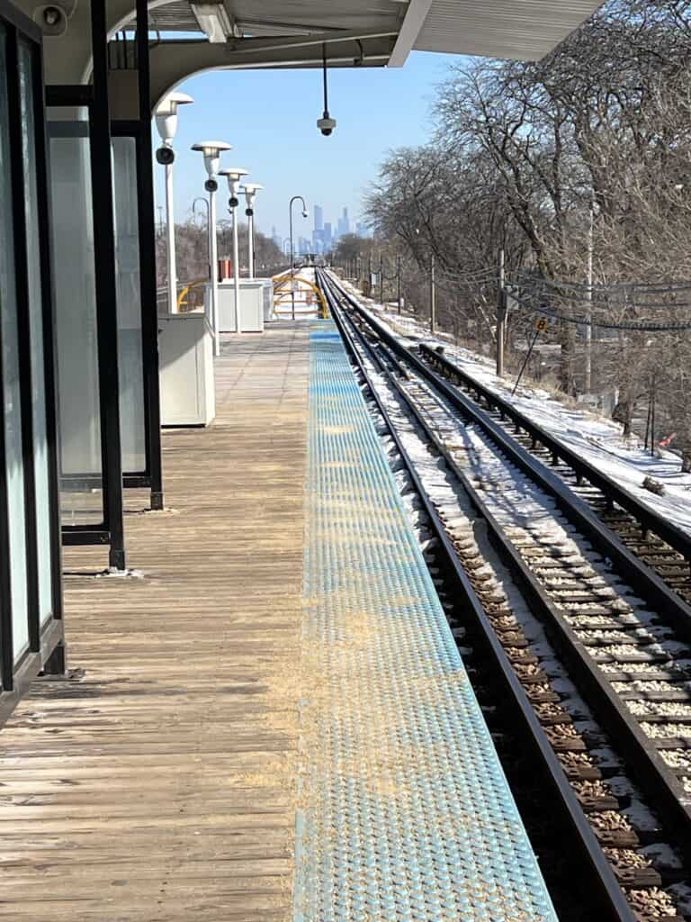 Photo of Chicago "El" platform in winter.